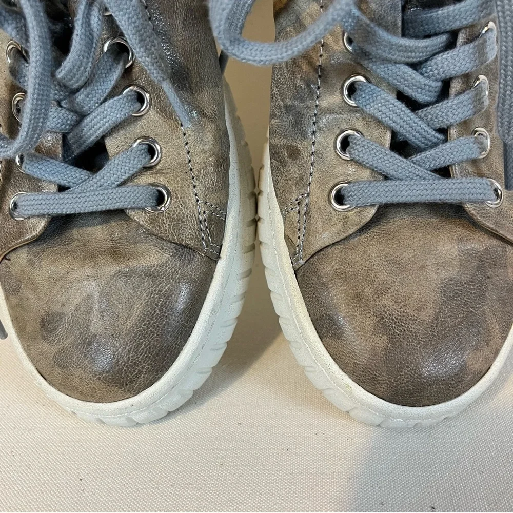 Sofft‎ Women's Gray Camouflage Casual Sneakers Modern Street Utilitarian